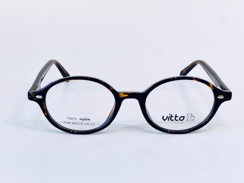 Armação Vitta Cat-Eye Translúcida: Estilo Feminino Marcante 4